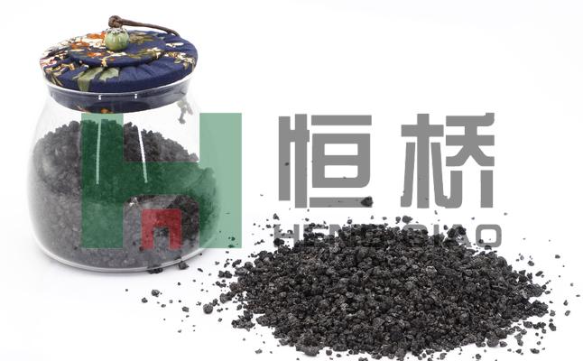 山东恒桥能源实业有限公···<br></p><a href="/xinwenzixun/61.html" class="more">查看详情>></a> </li><li><div class="t"><span></span><a href="/xinwenzixun/60.html" title="烧石油焦过程中的温度控制要点">烧石油焦过程中的温度控制要点</a></div>
<p>文章来源: 恒桥官网(177-6335-7785),转载请注明来源。烧石油焦这活儿，说白了就是跟温度较劲——不是温度高了就万事大吉，低了也不行，卡在中间那段“火候带”里才最要命。我一开始觉得，不就是把料堆进窑里，按曲线升温？后来发现，光看仪表盘数字，真会误事！！<img src="/static/article_img/vrfBEdcJU.jpg" s···<br></p><a href="/xinwenzixun/60.html" class="more">查看详情>></a> </li><li><div class="t"><span></span><a href="/xinwenzixun/59.html" title="宁夏增碳剂厂家助力钢铁行业低碳转型">宁夏增碳剂厂家助力钢铁行业低碳转型</a></div>
<p>文章来源: 恒桥官网(177-6335-7785),转载请注明来源。说实话，我干碳素这行快十五年了，以前一提“增碳剂”，脑子里全是黑乎乎的粉末、呛人的粉尘、还有客户追着问“灰分能不能再低点？”。。。<img src="/static/article_img/6pTMTGRoK.jpg" style="display:block;margin:auto"···<br></p><a href="/xinwenzixun/59.html" class="more">查看详情>></a> </li><li><div class="t"><span></span><a href="/xinwenzixun/58.html" title="石墨化石油焦用于锂电负极材料制备">石墨化石油焦用于锂电负极材料制备</a></div>
<p>文章来源: 恒桥官网(177-6335-7785),转载请注明来源。石墨化石油焦这玩意儿，说白了就是石油焦再“烤”一回——高温下脱氢、重排、长晶，让它更像天然石墨。我一开始觉得不就是个热处理嘛，有啥难的？后来在车间盯了三周炉温曲线，才明白：差50℃，石墨化度掉2%，首效直接少3个点！！尤其锂电负极这行当，客户连0.5%的杂质波动都要拉清单问你。<img···<br></p><a href="/xinwenzixun/58.html" class="more">查看详情>></a> </li><li><div class="t"><span></span><a href="/xinwenzixun/57.html" title="宁夏增碳剂助力钢铁行业绿色升级">宁夏增碳剂助力钢铁行业绿色升级</a></div>
<p>文章来源: 恒桥官网(177-6335-7785),转载请注明来源。干这行快十年了，碳素厂跑过不少，宁夏的矿、山东的炉、河北的库…都熟。但说实话，头两年真没太把“增碳剂”当回事儿——不就是加点碳嘛，谁家不是图个便宜、图个好烧？直到去年在石嘴山一家钢厂蹲了三天，亲眼看见他们用宁夏增碳剂调钢水成分，那曲线稳得…我当场掏出手机录了段视频，发给技术部老张：“你瞅瞅，这···<br></p><a href="/xinwenzixun/57.html" class="more">查看详情>></a> </li><li><div class="t"><span></span><a href="/xinwenzixun/56.html" title="郑州增碳剂厂家助力碳素行业高效发展">郑州增碳剂厂家助力碳素行业高效发展</a></div>
<p>文章来源: 恒桥官网(177-6335-7785),转载请注明来源。干这行快十年了，以前总觉得增碳剂嘛，不就是个“添碳”的活儿？加多加少、早加晚加，反正炉子一烧，糊弄过去就完事。。。<img src="/static/article_img/NE1pAv0bz.jpg" style="display:block;margin:auto" alt=